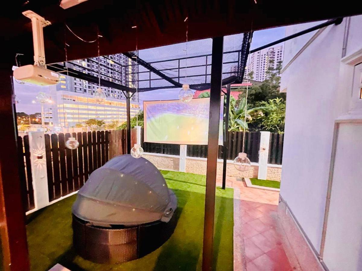 Trendy Family Getaway By Stayco - Mini-Pool, Outdoor Cinema, Air Loft, Ps4, Ktv - Just 2 Mins To Beach! Batu Feringgi Bagian luar foto