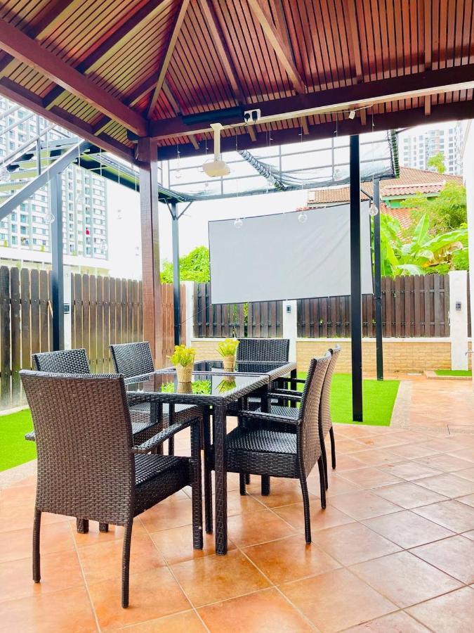 Trendy Family Getaway By Stayco - Mini-Pool, Outdoor Cinema, Air Loft, Ps4, Ktv - Just 2 Mins To Beach! Batu Feringgi Bagian luar foto